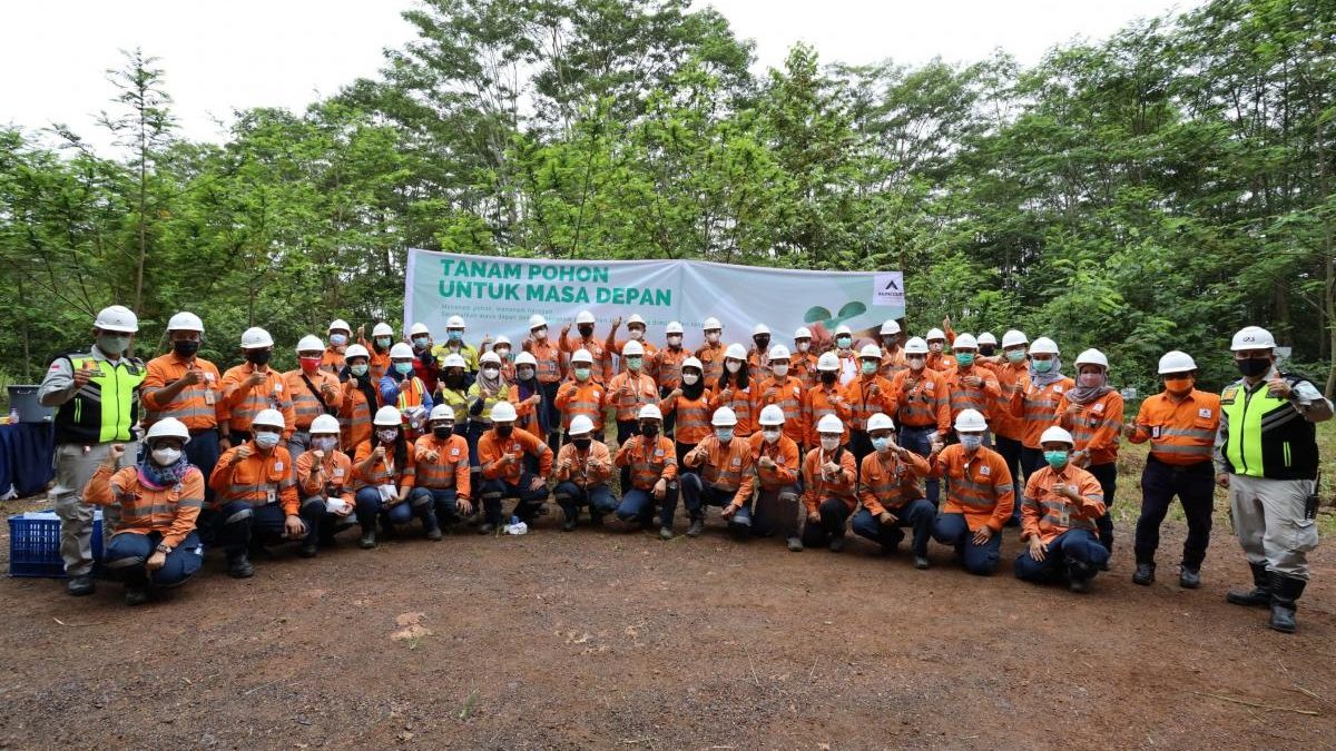 hari-menanam-pohon-indonesia-2021-agincourt-resources-tanam-3.500-bibit-pohon